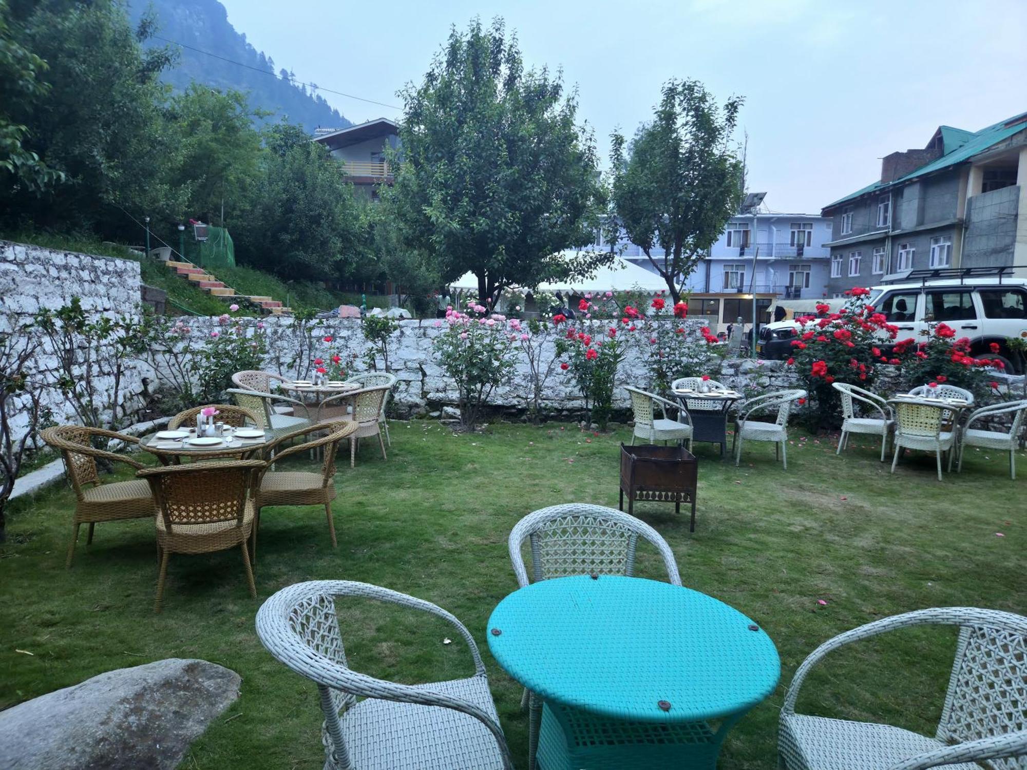 Hill River Resort By West Western 마날리 외부 사진