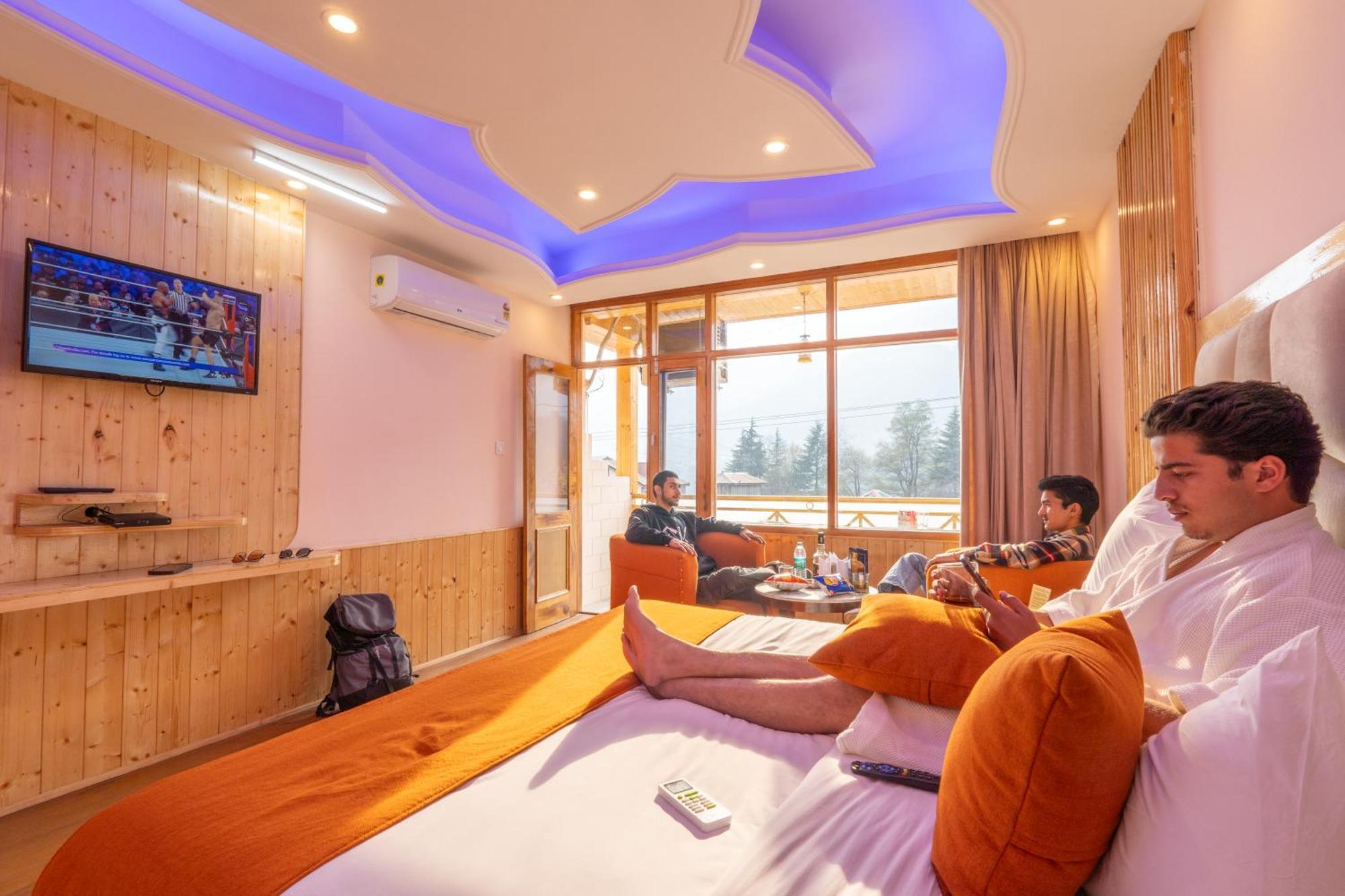 Hill River Resort By West Western 마날리 외부 사진